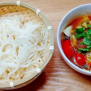 キムチともずく酢で、簡単にできる冷麺風素麺♪